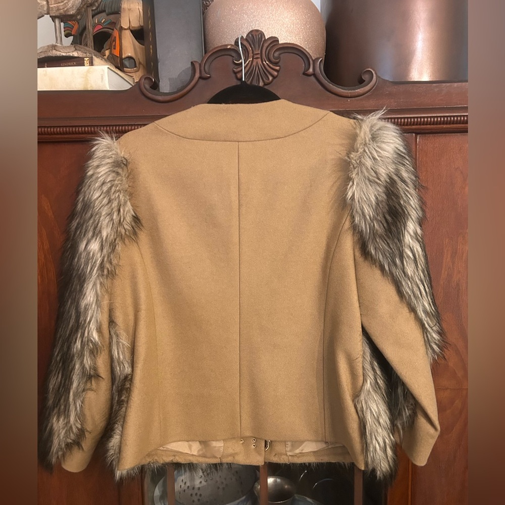 Michael Kors Tan and Silver Buckle Coat women size medium excellent condition - Picture 5 of 8